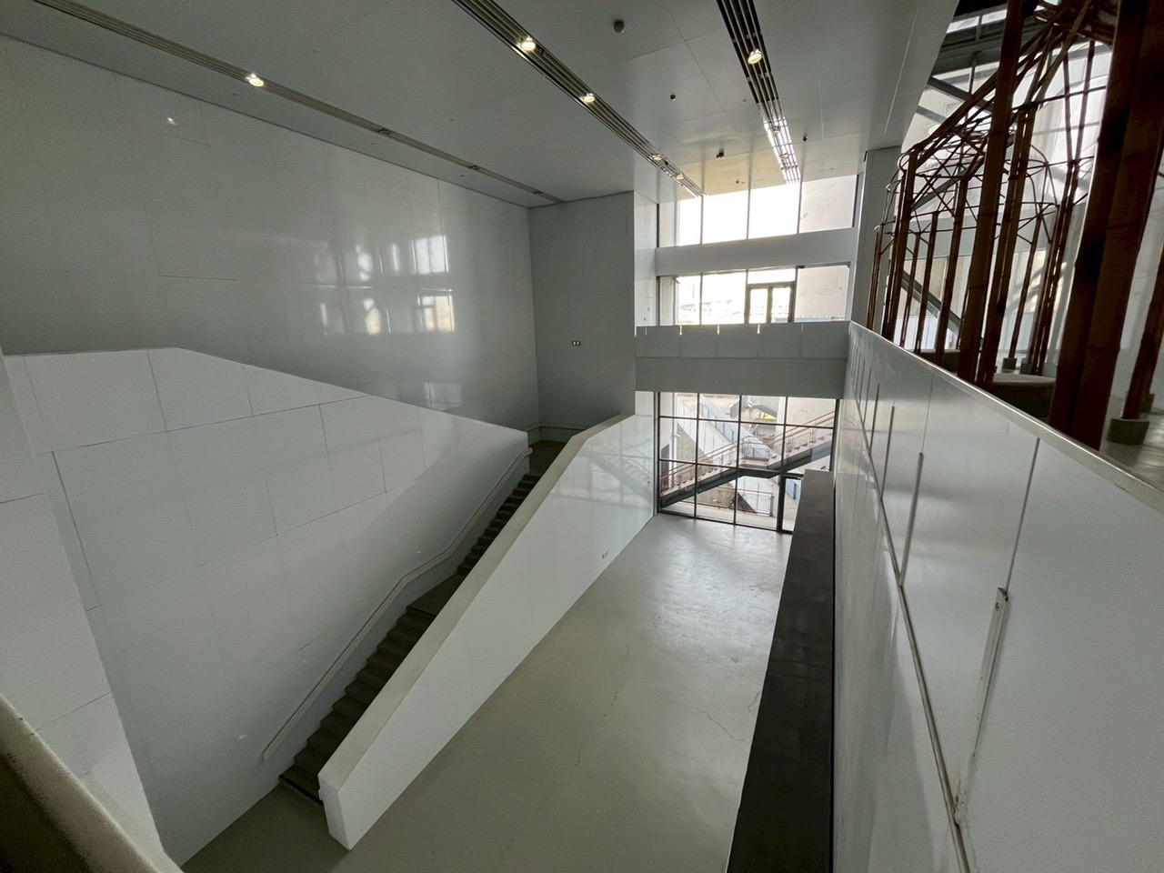 IMG250402_2F_Back Hall_03.jpeg